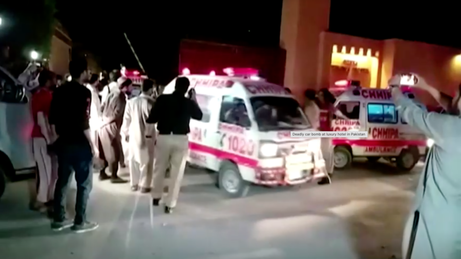 Car Bomb at Luxury Hotel in Pakistan Kills 4
