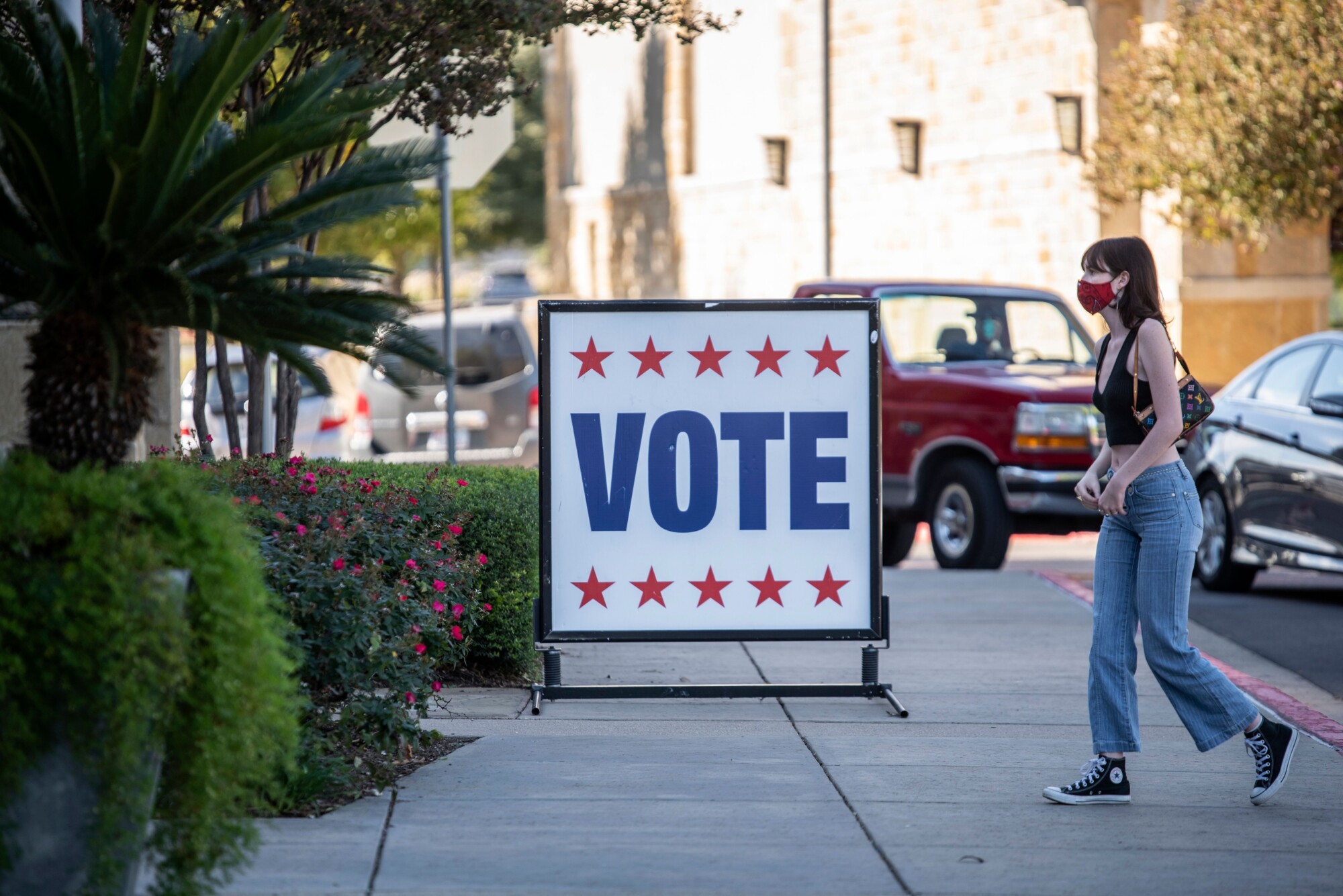 Candidates Flood Special Election in Texas NTD