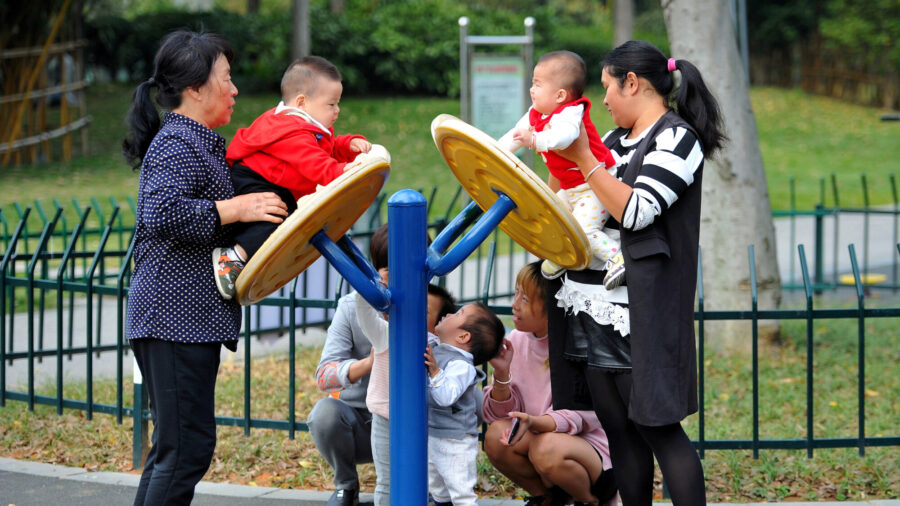 Chinese Regime Seeks to Douse Speculation of Shrinking Population