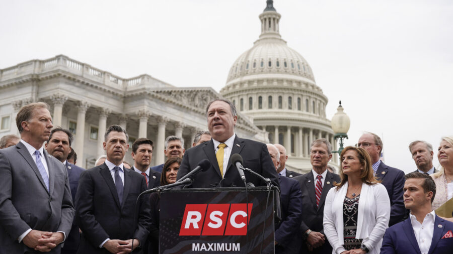Pompeo, Lawmakers Announce Iran Sanctions Act