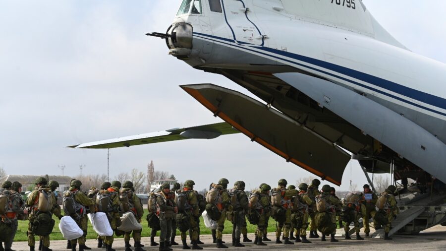 Russia Orders Troop Pullback, but Keeps Weapons Near Ukraine