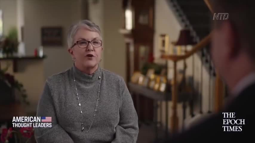 Woman Becomes a Dishwasher to See Her Husband
