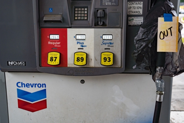 Gas stations begin to run out of gasoline after motorists rushed to fill up in Atlanta, Ga., on May 11, 2021. (Megan Varner/Getty Images)
