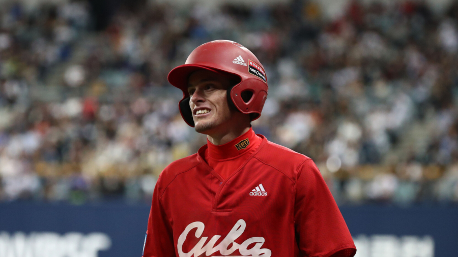 Cuban Baseball Star Defects to US