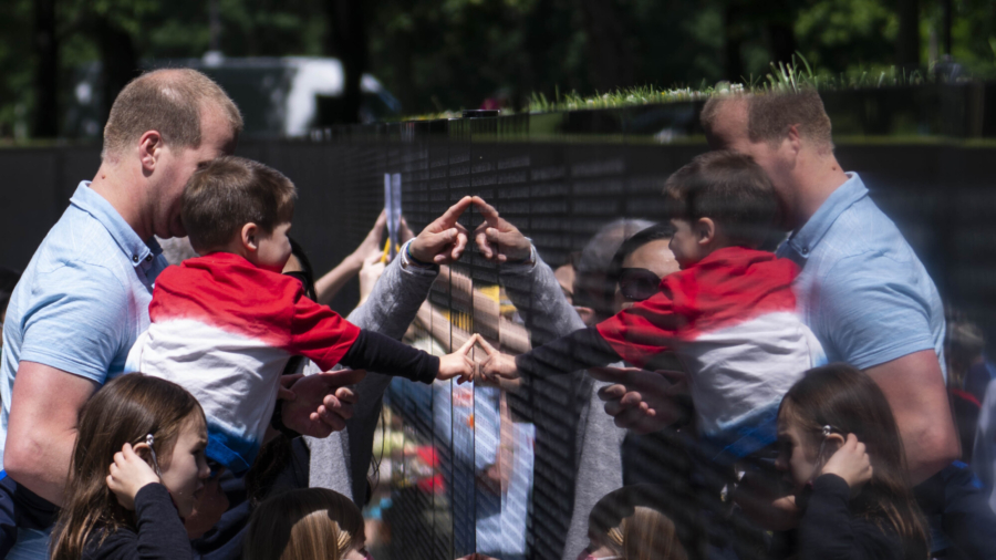 Hundreds Gather to Honor Vietnam Veterans