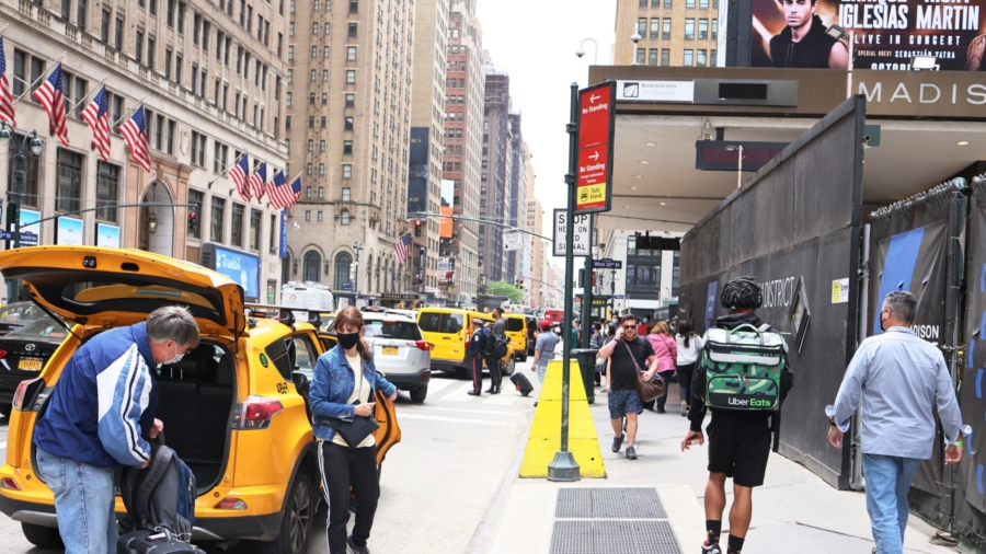 Manhattan Shootout in Broad Daylight