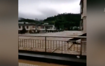 Flood in Guangdong; Reservoir Gates Allegedly Open
