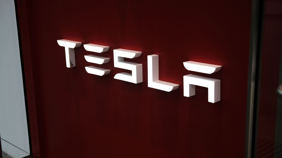 Tesla’s Market Value Tops $1 Trillion After Hertz Orders 100,000 Cars