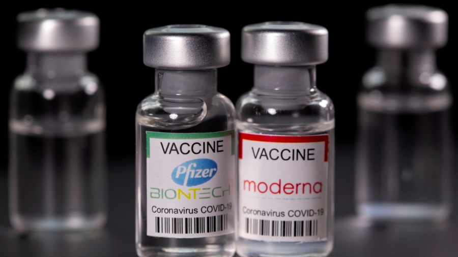 Pfizer COVID-19 Booster Shouldn’t Be Used for J&J, Moderna Vaccine Recipients: FDA Official