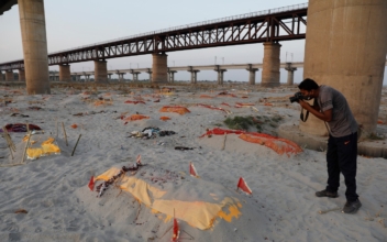 Hundreds of Bodies Found Buried Along Indian Riverbanks