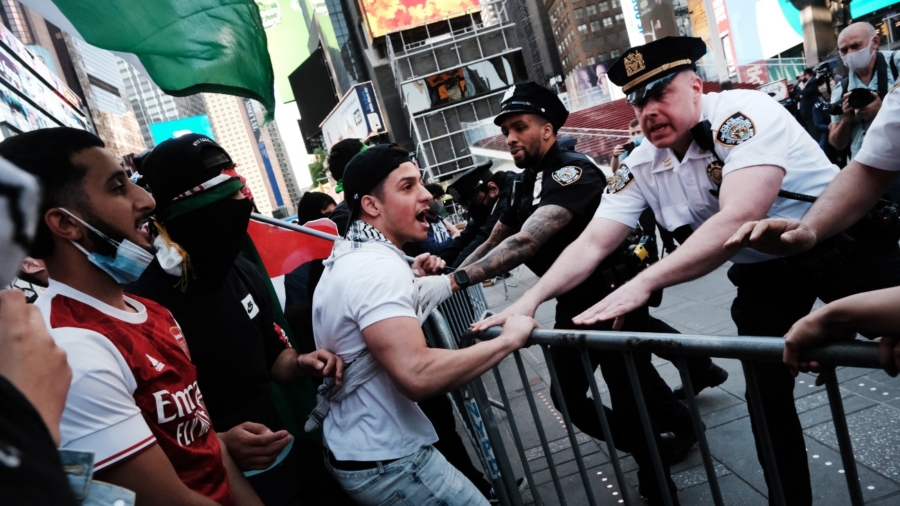 Pro-Israel, Pro-Palestine Brawl in New York City
