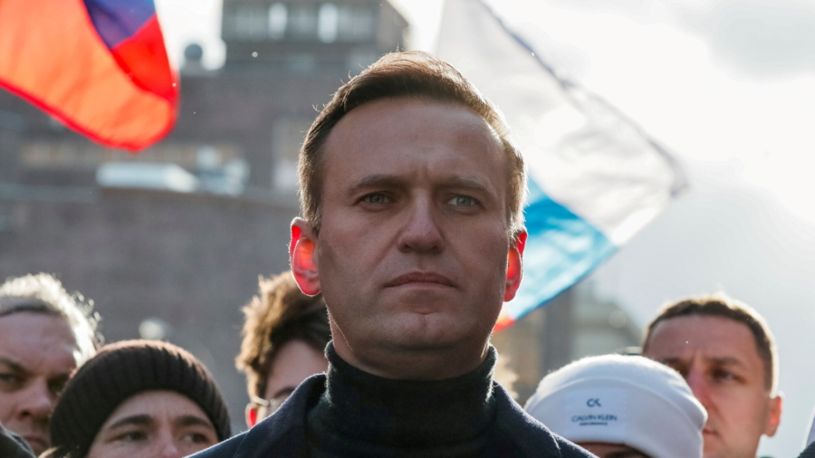 Court Outlaws Kremlin Critic Navalny’s Network in Pre-Election Knockout
