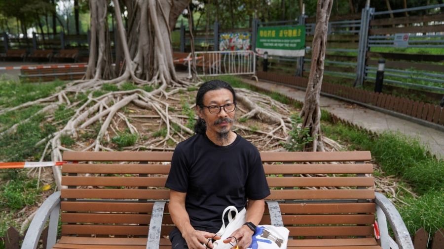 Hong Kong Not Dead Yet, Says Tiananmen Veteran Taking Lone Stand in Park for June 4 Vigil