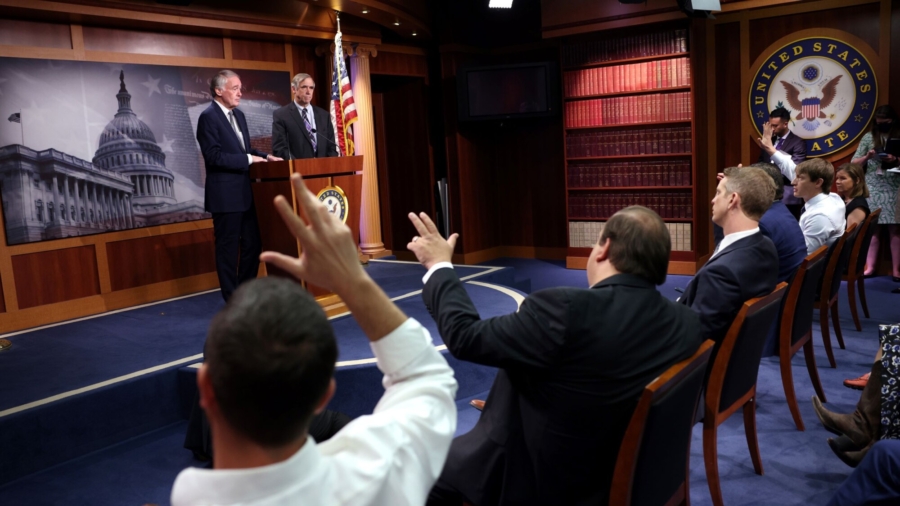 Democrats Meet to Discuss Advancing Infrastructure Bill