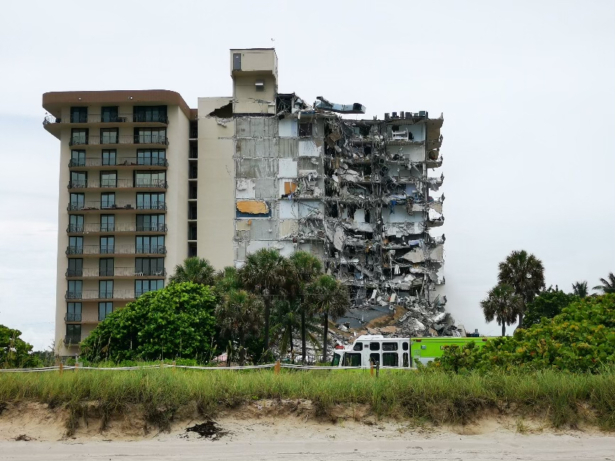 A building that partially collapsed is seen in Miami Beach, Fla., on June 24, 2021. (Victoria Wu/The Epoch Times)