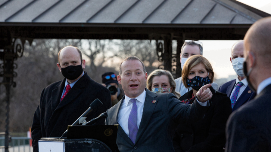 House Democrat Leads Call to Defend Israel