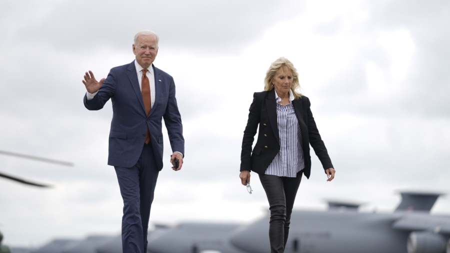 Biden Adds 15 Chinese Firms to Investment Ban
