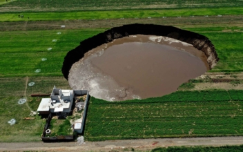 Massive Sinkhole Threatens House in Central Mexico
