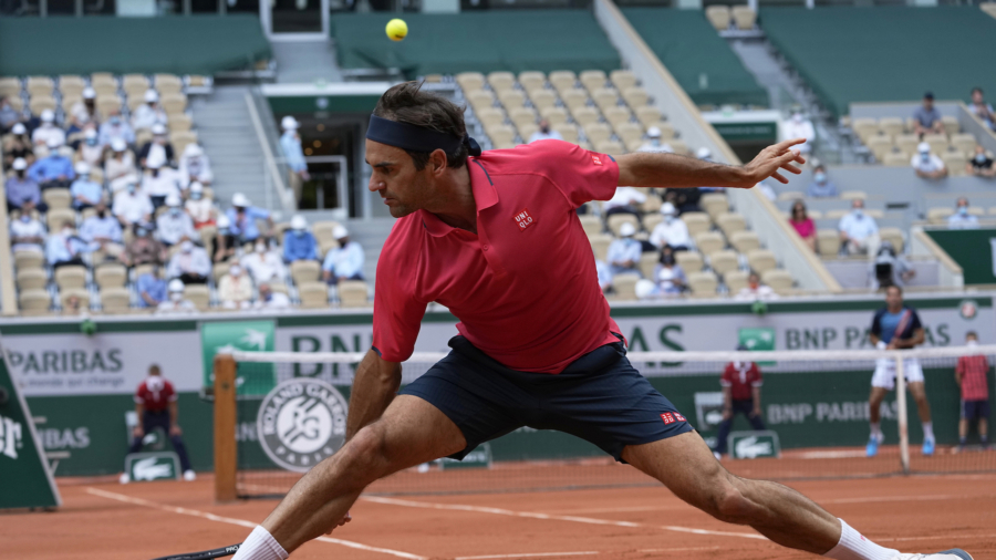Slowing Down? Federer Says No as He Advances at French Open