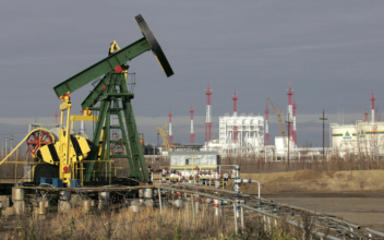 US Reliance on Russian Oil Surges to Record High Amid Tensions