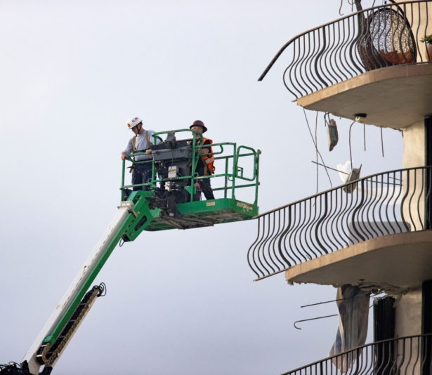 Search and rescue personnel search for survivors at the Champlain Towers South Condo in Surfside, Fla., on June 25, 2021. (David Santiago/Miami Herald via AP)