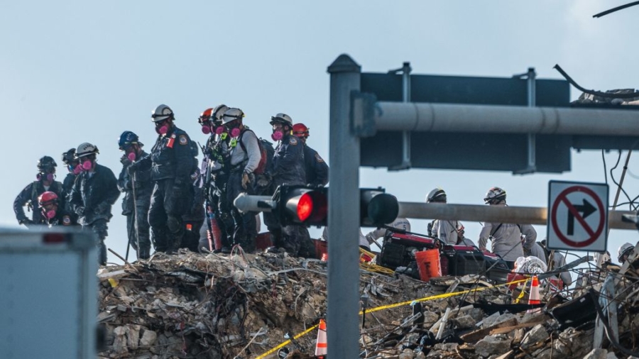LIVE: Officials Give Update on Condo Collapse As Florida Crews Search ...