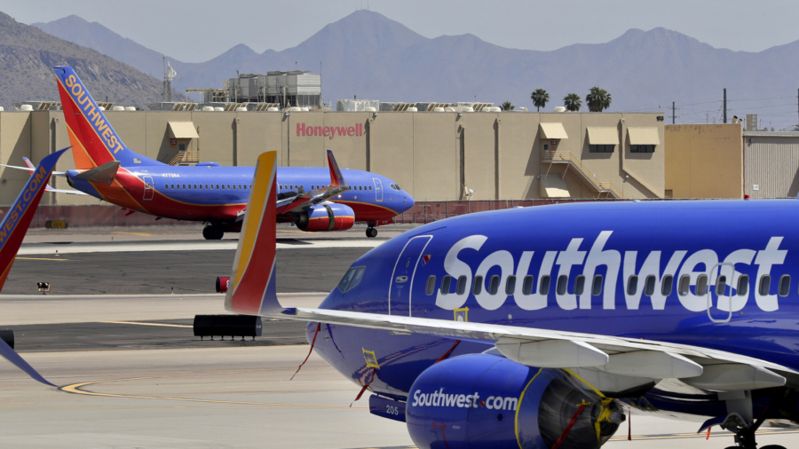 Southwest Airlines Requires Its US Employees Get COVID-19 Vaccine, Citing Federal Mandate