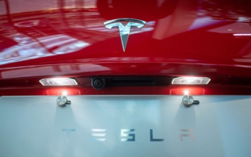 Tesla Shares Unaffected by China Recall