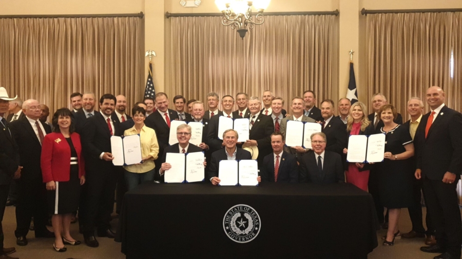 Texas Government Signs Into Law 7 Gun Rights Bills