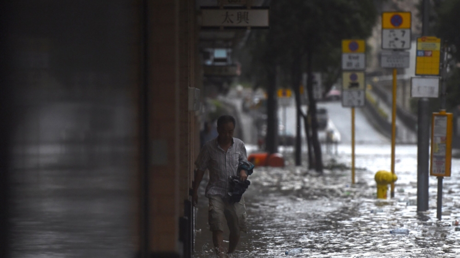 'Black Rainstorm' Floods Hong Kong, Suspends Stock Market