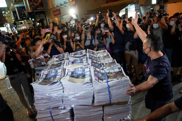 A man gestures as he brings copies of the final edition of Apple Daily, published by Next Digital, to a news stand in Hong Kong, China on June 24, 2021. (Lam Yik/File Photo/Reuters)