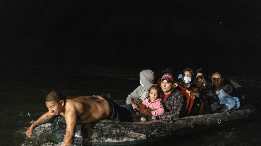 DHS: No Reunification Records for 2,127 Immigrant Children