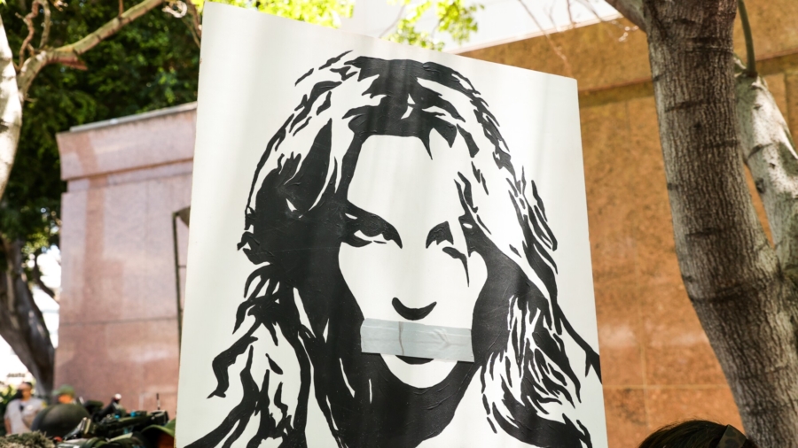 Rally Supports Britney Spears’s Request for Freedom