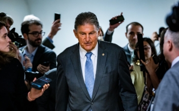 Manchin Says He&#8217;ll Decide on Presidential Run By Year&#8217;s End