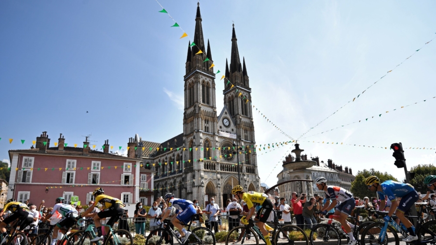 Fan Holding Sign Causes Huge Crash During First Stage of Tour de France