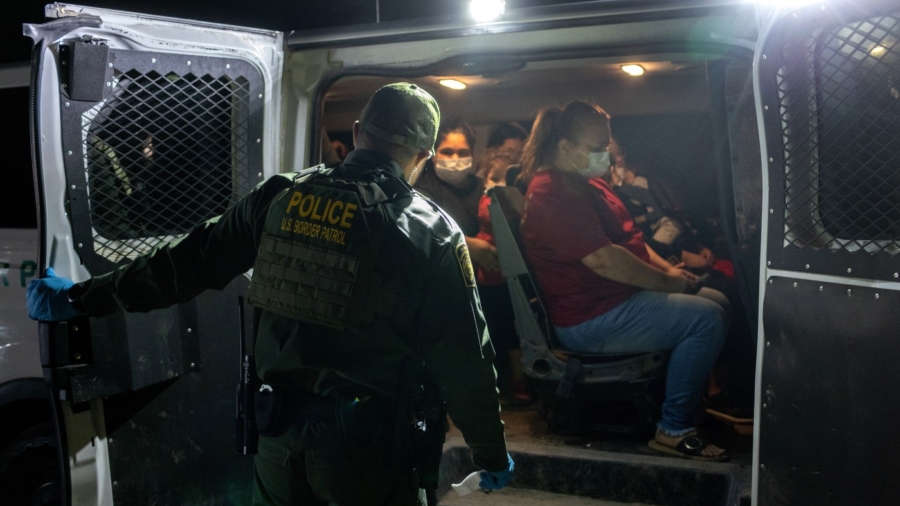 Venezuelans Cross Border in Record Numbers