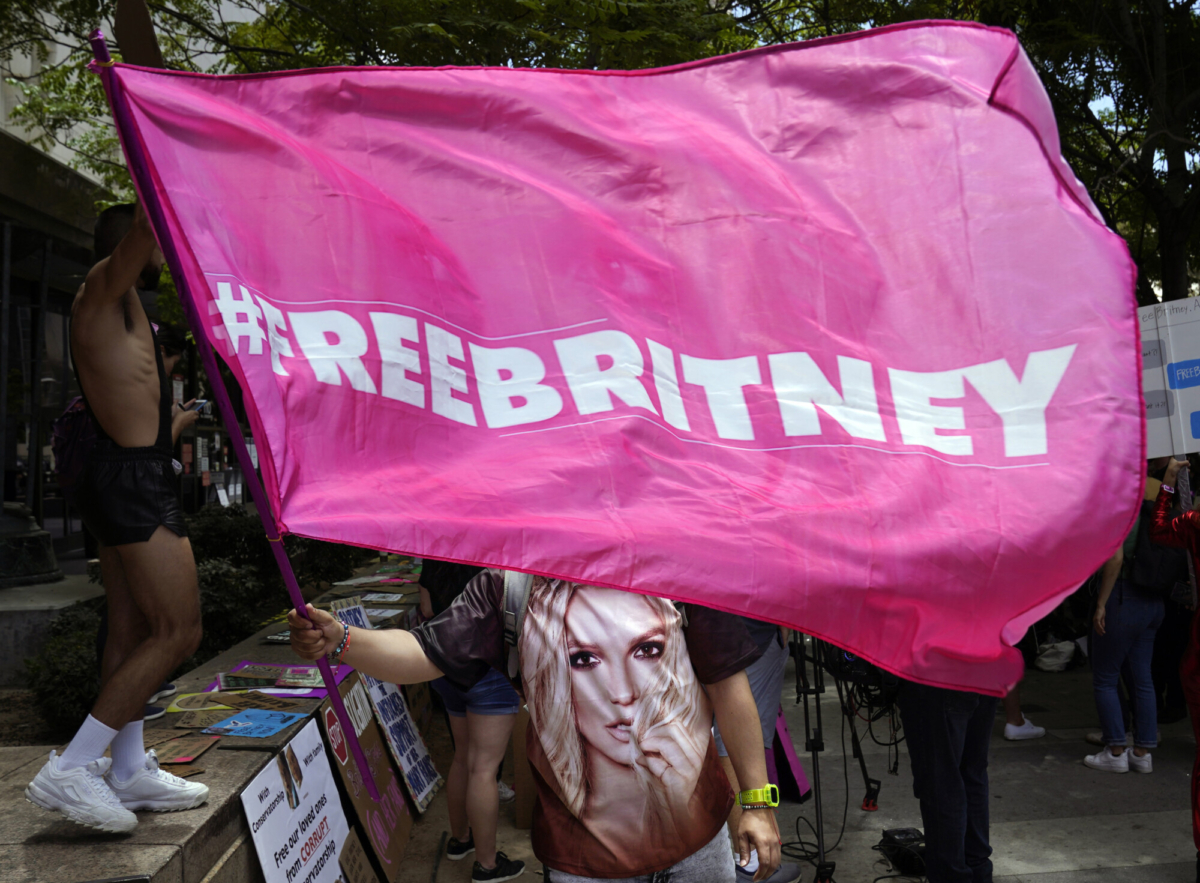 A Britney Spears supporter waves a "Free Britney" flag outside a court hearing at the Stanley Mosk Courthouse, in Los Angeles, Calif., on June 23, 2021. (Chris Pizzello/AP Photo)