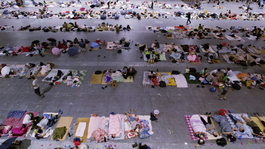 Typhoon Hits Shanghai Area, 2 Million Evacuated