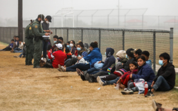 ‘Ghost Flights’: The Mystery of the Migrant Kids the Feds Are Spiriting Into the US Interior
