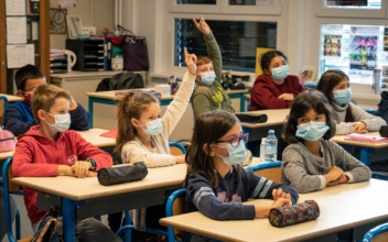 Masks Might Return to French Schools