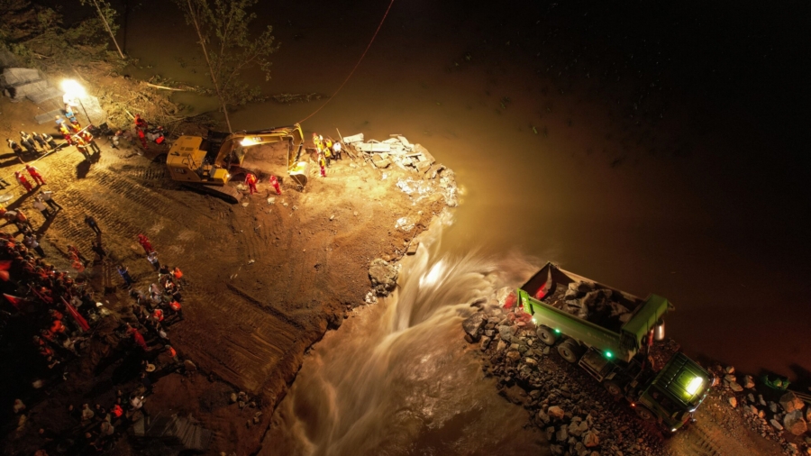 Authorities Destroy River Dikes Amid Floods