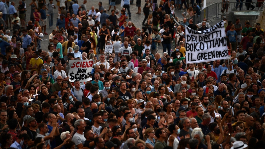 Anti-Vaccine Passport Protests in Italian Parliament