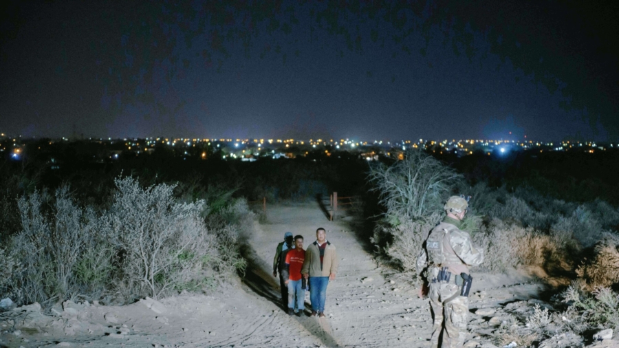 Texas Arrests Illegal Immigrants for Trespassing