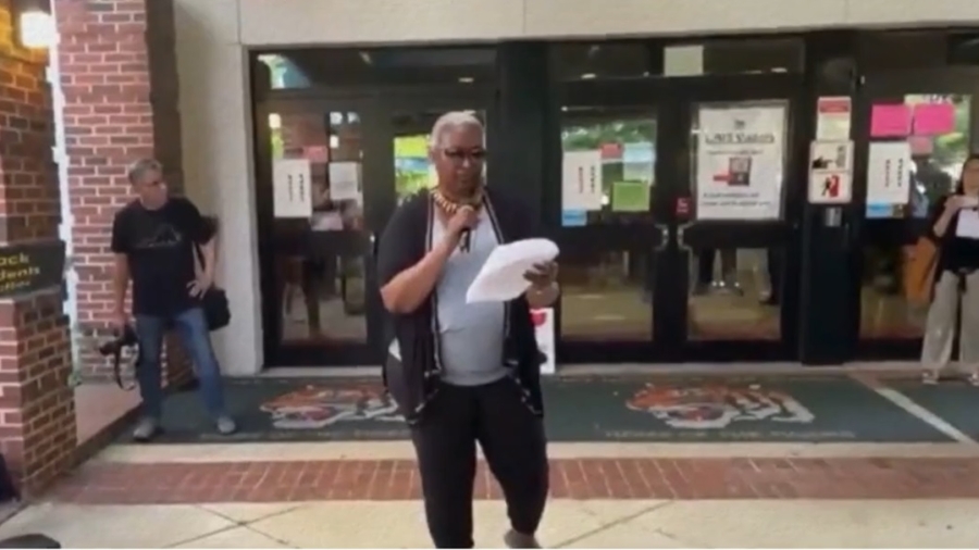 Leader of Parent Teacher Association Resigns After Saying 'Let Them Die'