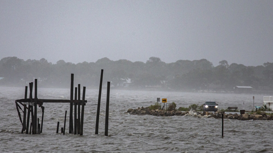 Tropical Storm Pounds East Coast After Killing 1 in Florida