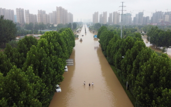Mother Looks for Missing Daughter as Death Toll for China Floods in Question