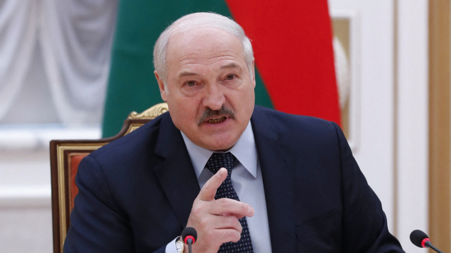 Belarus Government Blocks Media Outlet, Detains Reporters
