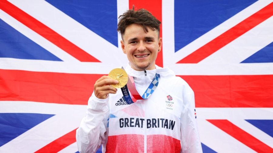 Britain’s Pidcock Storms to Cross-Country Gold