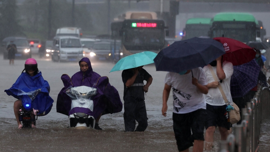 Floods in China: Hundreds Trapped Without Rescue