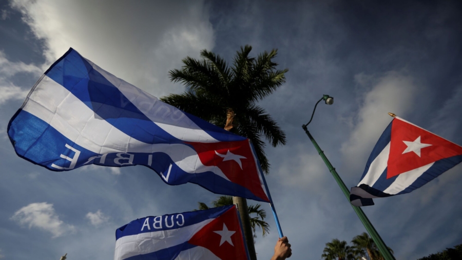 Congress Urges Biden to Help Cuban People